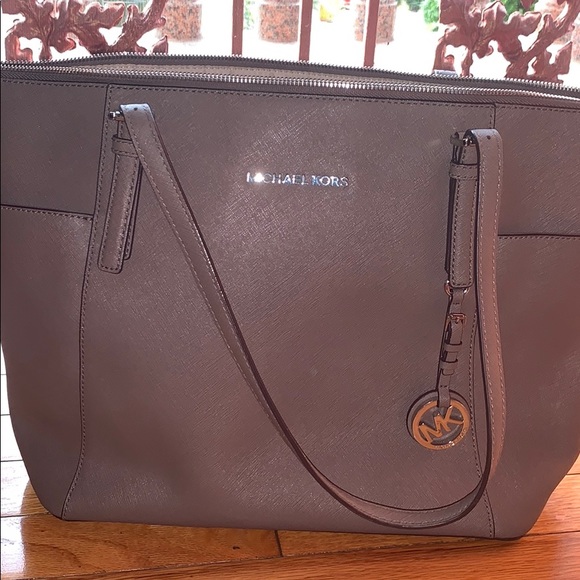 Michael Kors Jet Set Leather Tote Bag - Picture 8 of 8